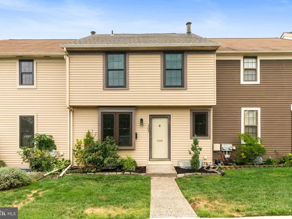 303 Hopkins Ct, North Wales, PA 19454