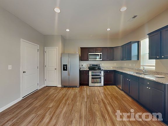 4th image of 165 Ogden Pond Pl