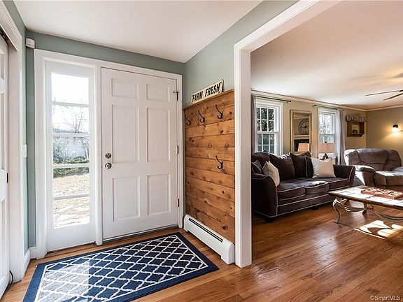 3rd image of 33 Echo Ln