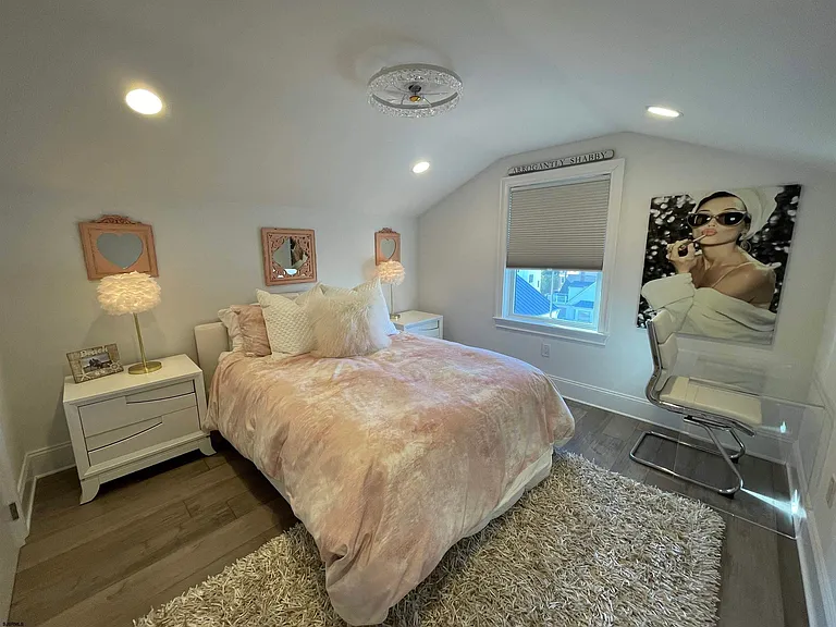 102 S Essex Ave — Photo 52