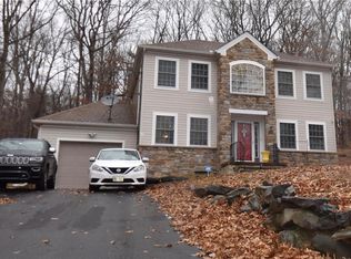 5342 Woodbridge Dr E, Bushkill, PA 18324