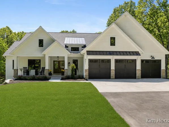 8571 Young Ave, Rockford, MI 49341