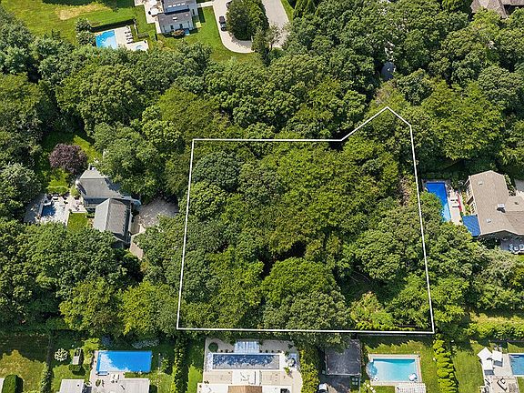 4th image of 20 Hedge Row Ln