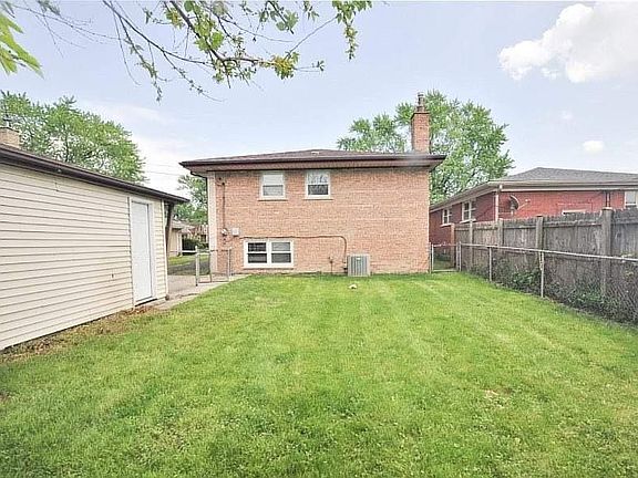 5th image of 10910 Kostner Ave