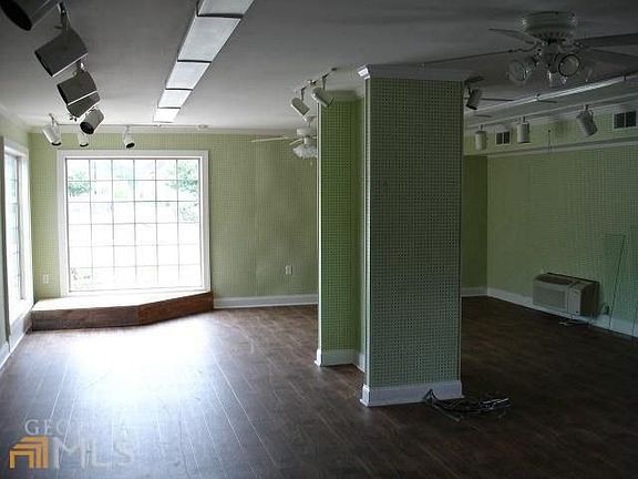 2nd image of 411 Woodland Trl