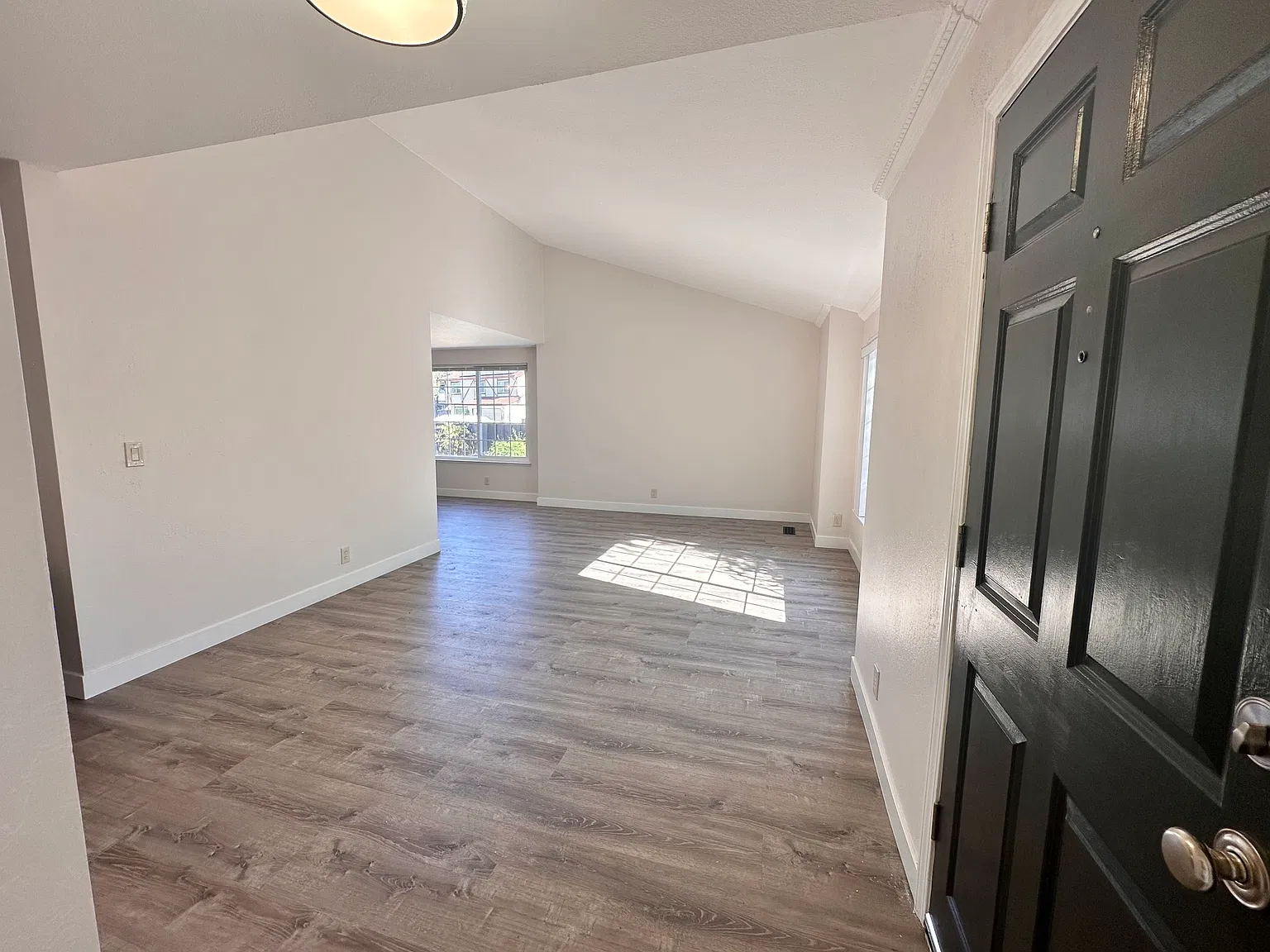 3 bed, 1502 sqft, $4,500 — Photo 2