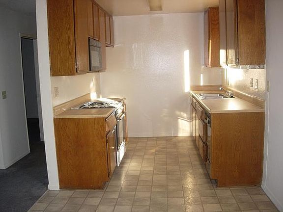 5th image of 13935 Kornblum Ave APT 3
