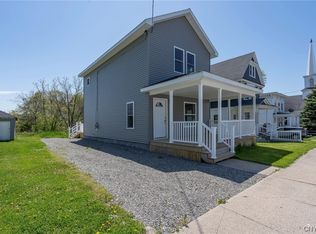 6 Rock St, Alexandria Bay, NY 13607