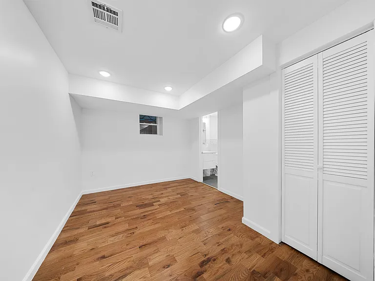 1111 53rd St #BASEMENT — Photo 12