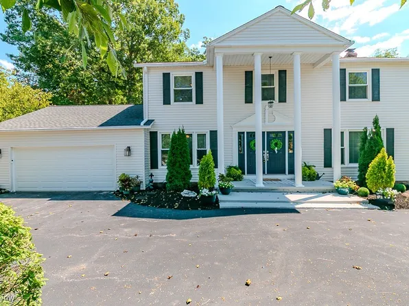 7933 Oakridge Dr, Concord Township, OH 44060