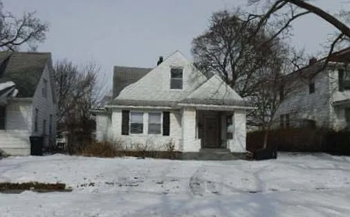 729 E Victoria St photo 1
