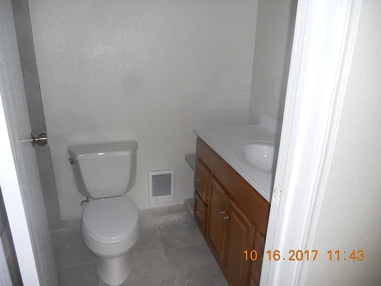 1119 Lafayette St — Photo 9