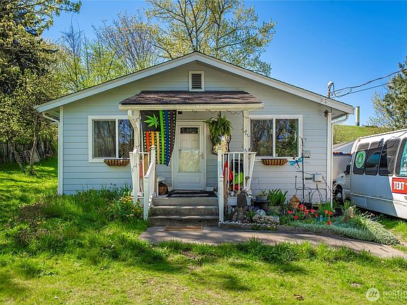 3rd image of 3650 E Portland Avenue