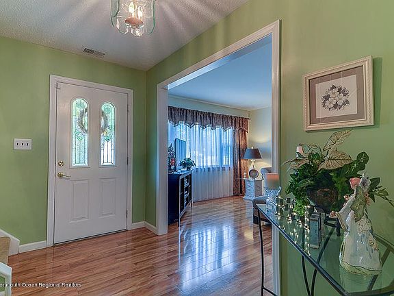 5th image of 578 Leawood Ave