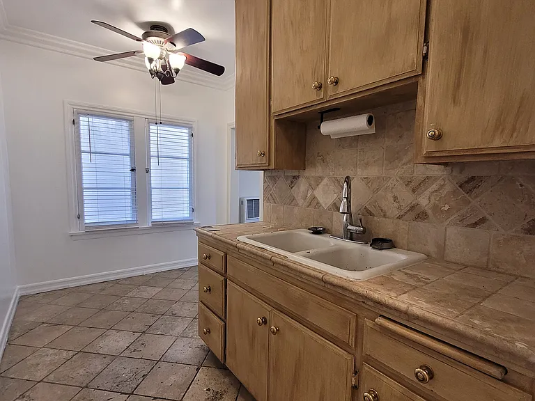 Reeves Apartments — Photo 30
