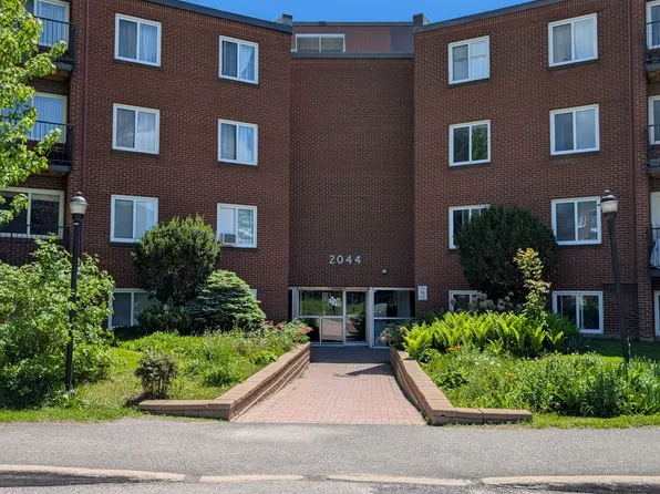 2044 Arrowsmith Dr #202A, Ottawa, ON K1J 7V8