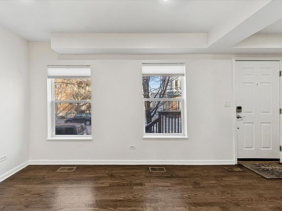 4th image of 648 N Bishop St #S