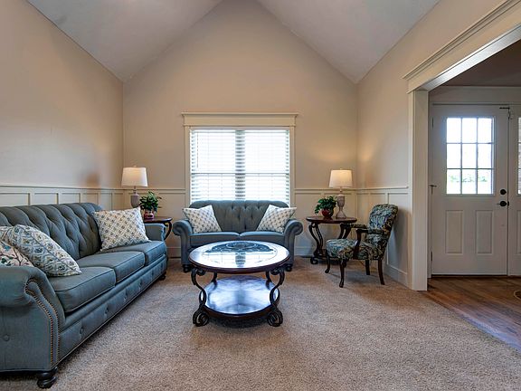 4th image of 128 Green Oaks Drive
