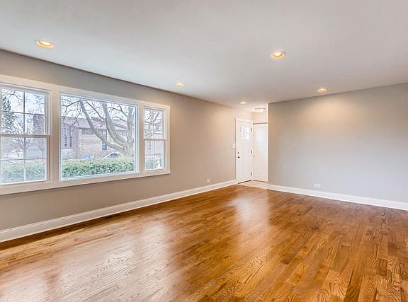 4th image of 680 Grand Canyon St