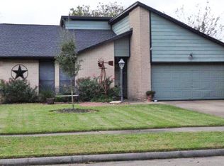 8 Ranch House Loop, Angleton, TX 77515