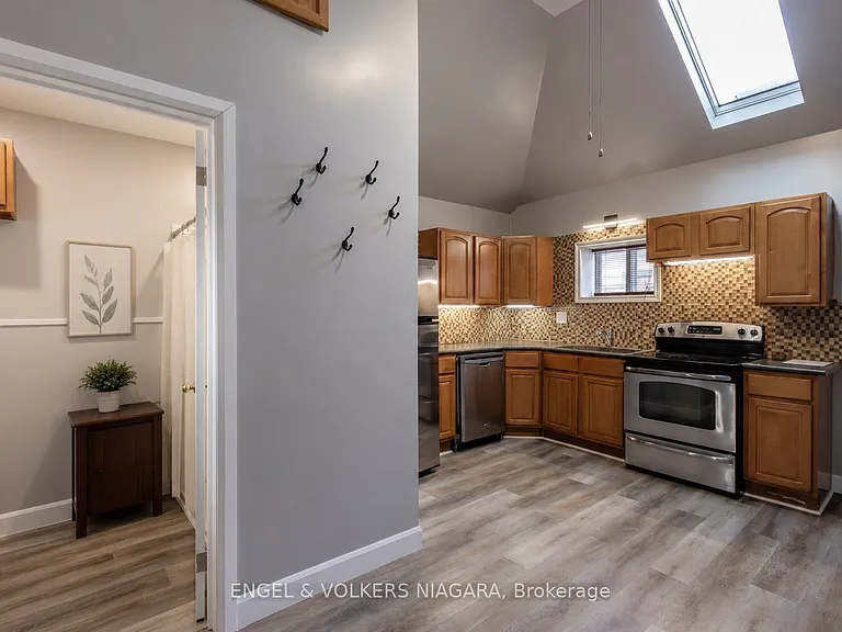 3786 Saint James Ave — Photo 4