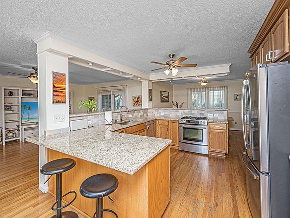 2nd image of 6 Hunters Forest Dr