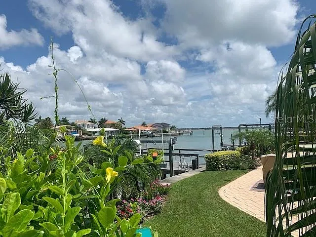 3 bed 3 bath Belleair Beach SFH — Photo 2