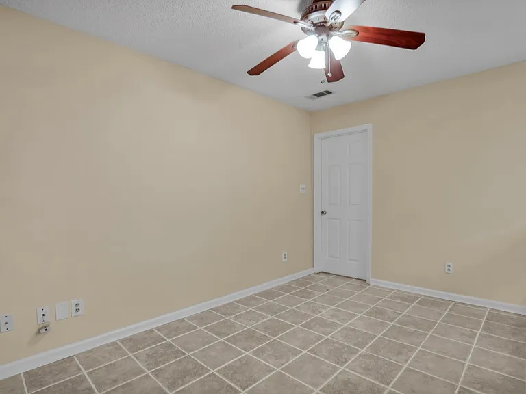 8 N Nicholson Cir — Photo 21