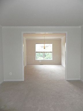 4th image of 6 Indian Wood Ln