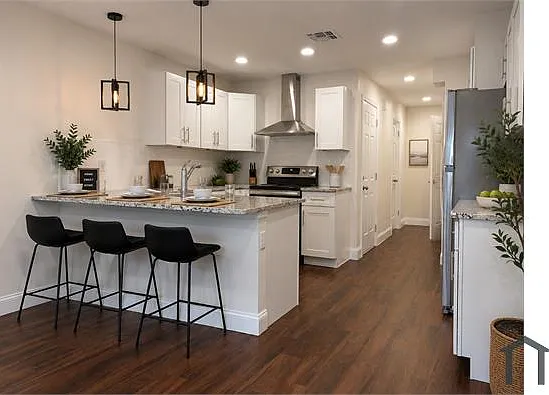 3 bed, 1400 sqft, $2,225 — Photo 1