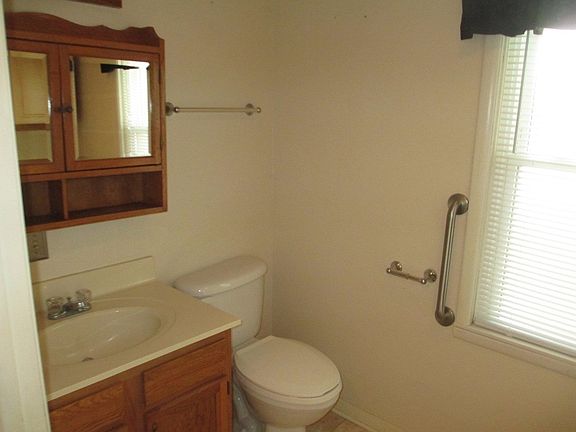 3rd image of 4704 N Broadway Ave