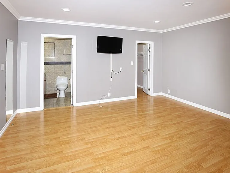 7400 Blewett Ave — Photo 10