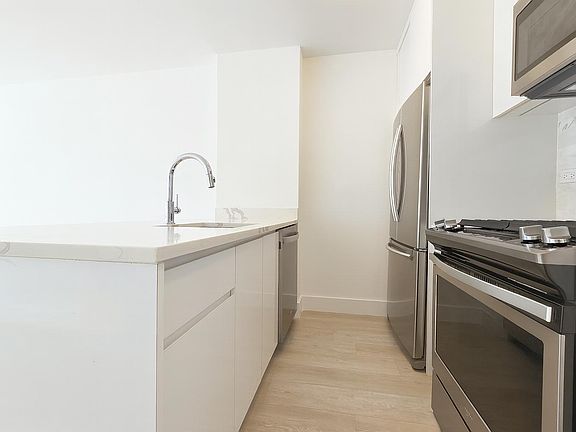 4th image of 1735 York Ave APT 29F
