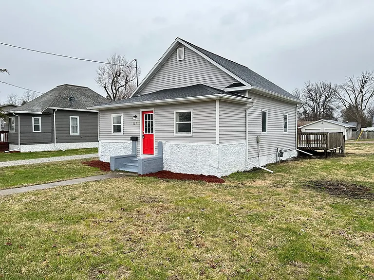 107 W Sycamore St — Photo 2