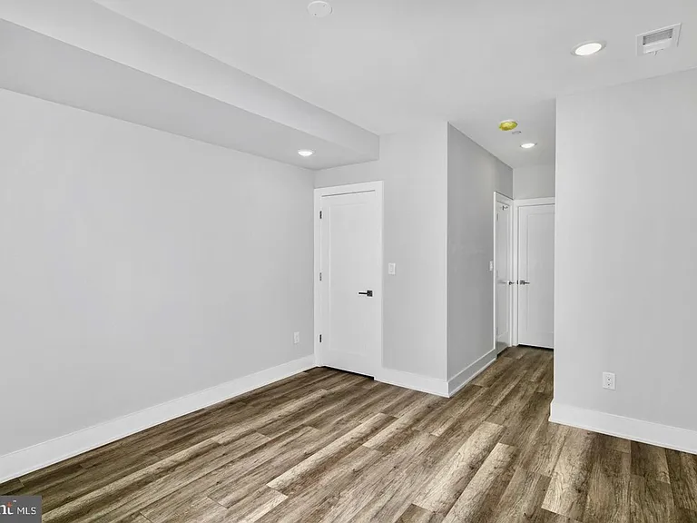 Brand New Luxury Apartments — Photo 20