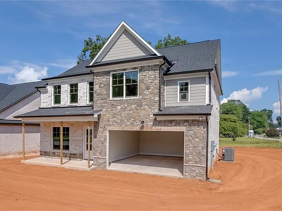 3rd image of 9 Stonehedge Dr