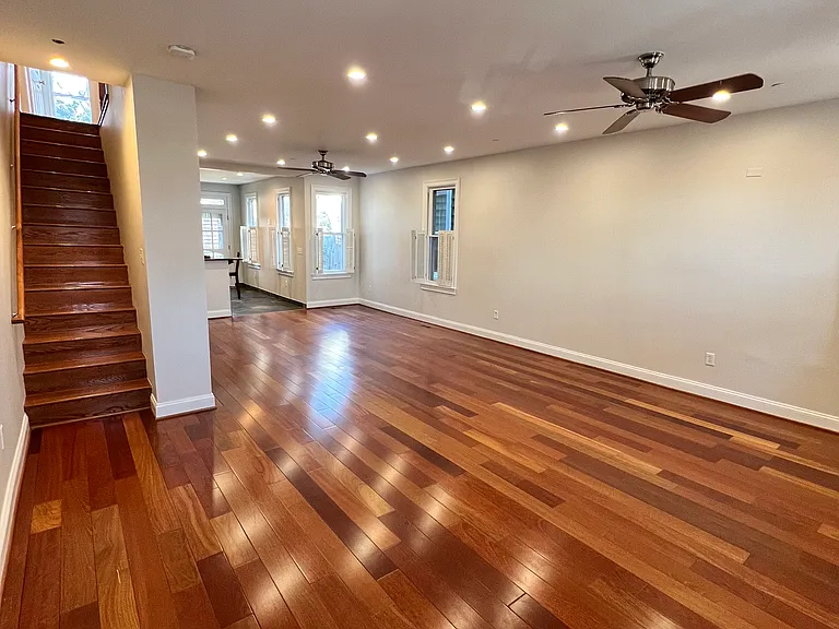 5 Dean St — Photo 37