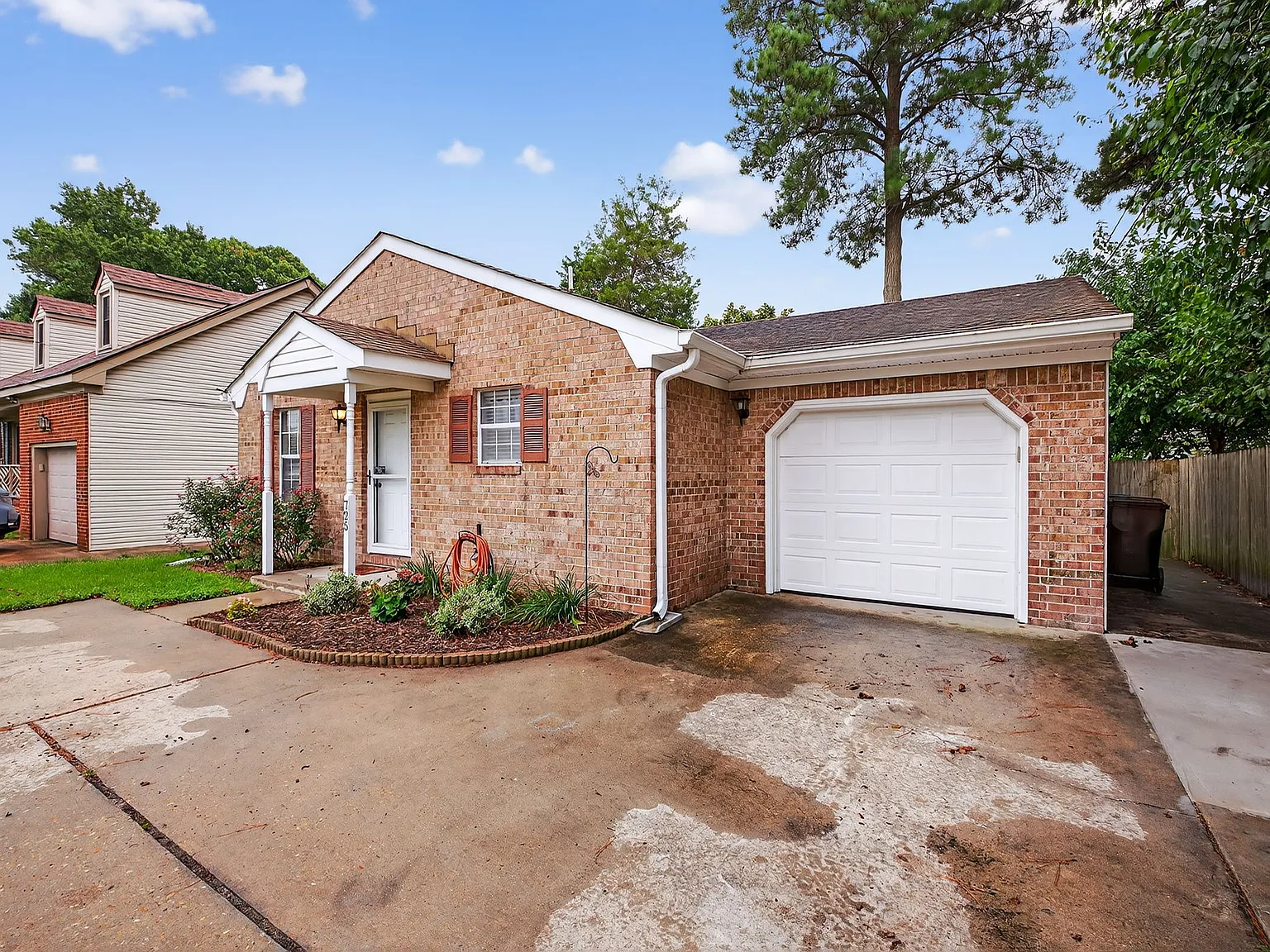 3 bed, 1144 sqft, $2,200 — Photo 3