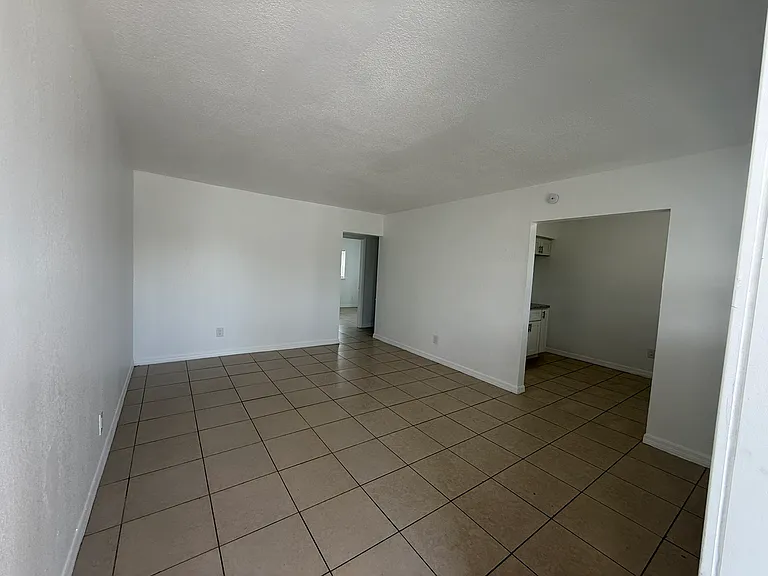 2452 Stella St #101 — Photo 4