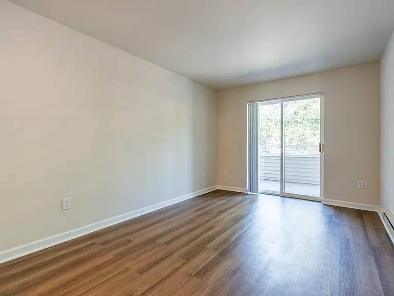 Bellevue Heights Apartments — Photo 9