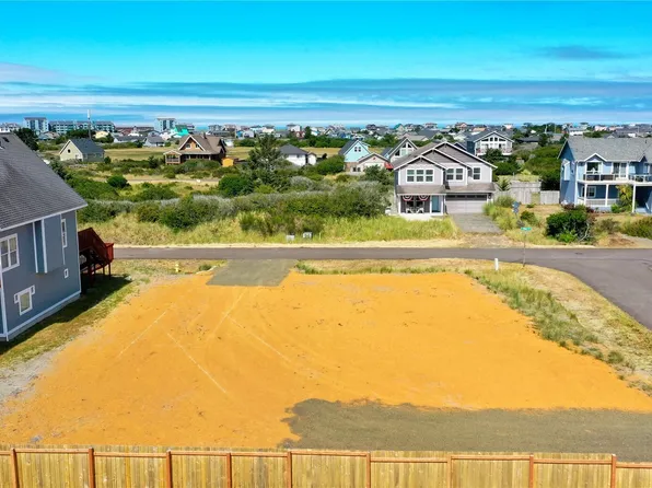 413 S Portal Loop SW, Ocean Shores, WA 98569