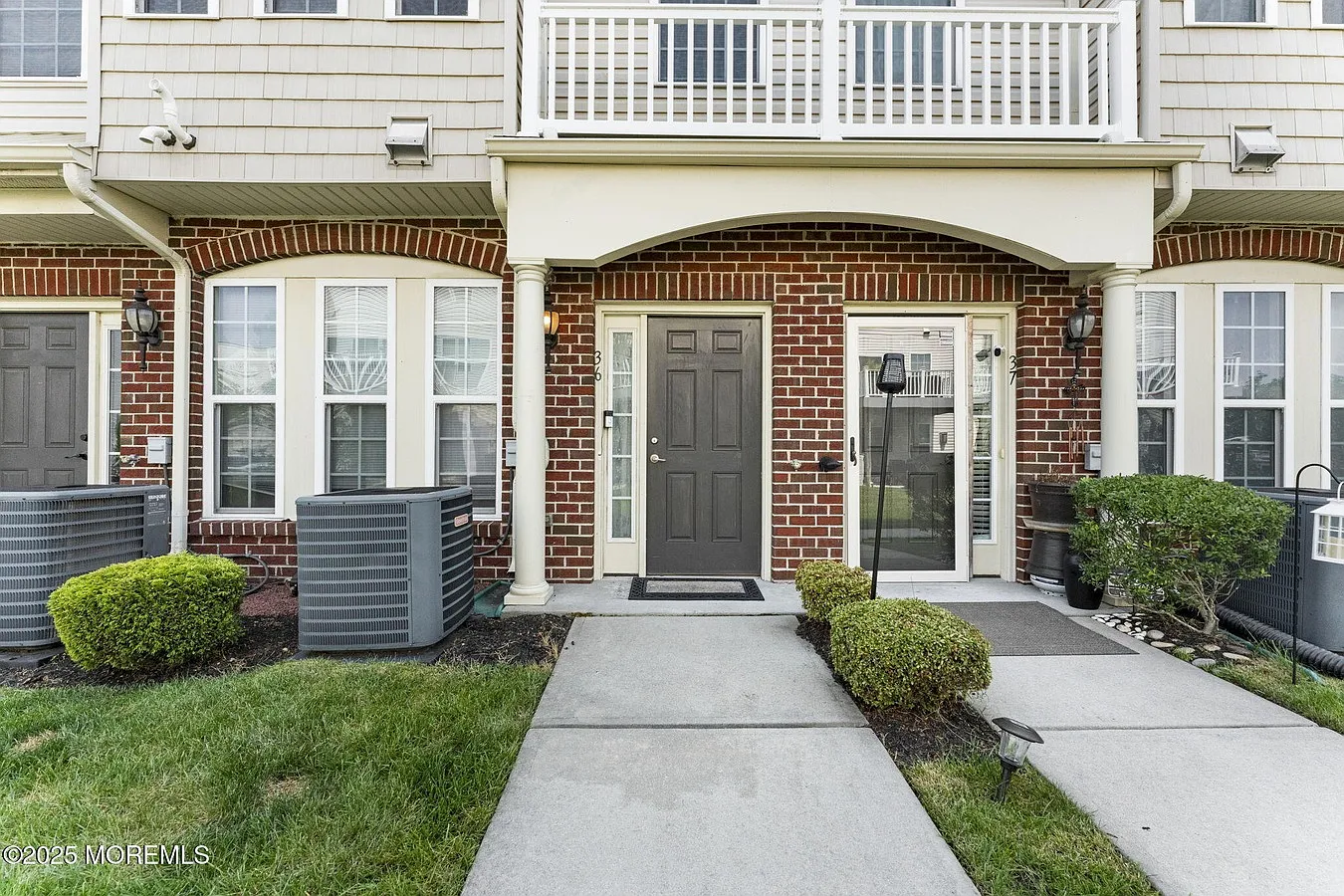 2 bed, 1140 sqft, $3,150 — Photo 2
