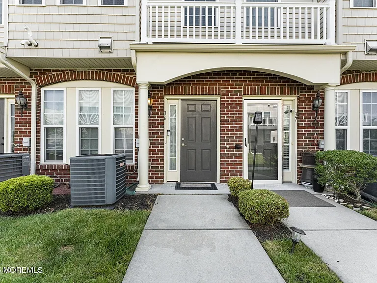 36 Kyle Dr — Photo 2