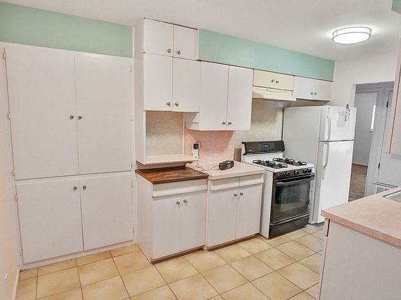 4th image of 1619 Corita St