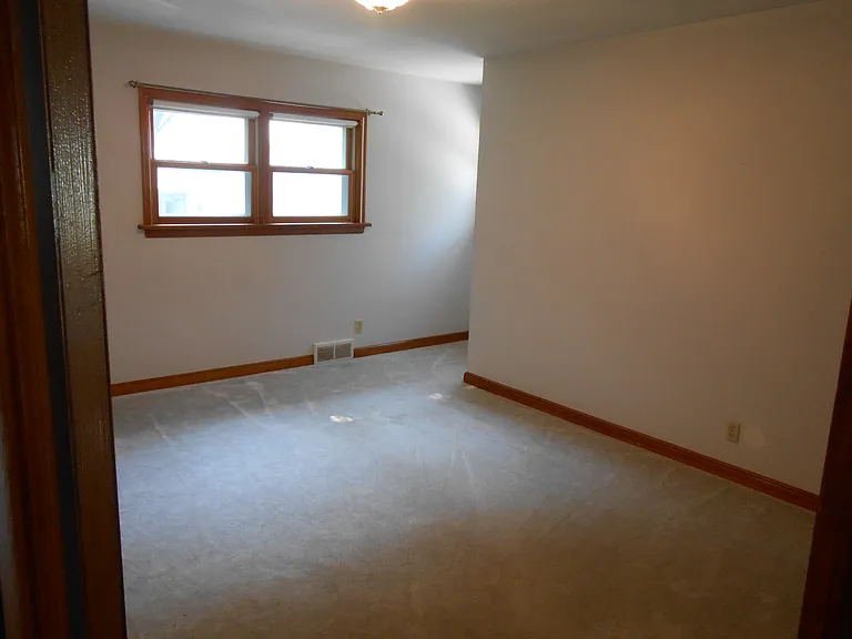 542 Putnam St — Photo 12