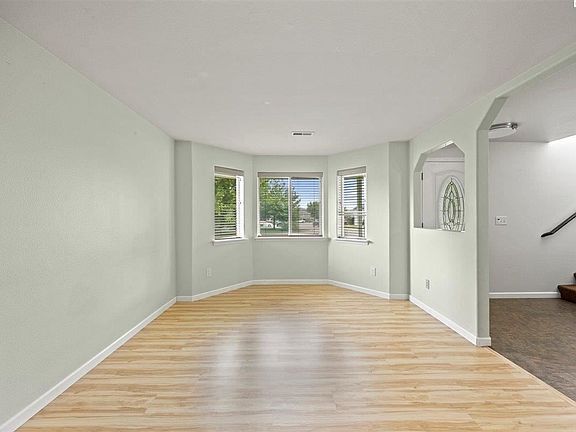 5th image of 3000 Holly Ct