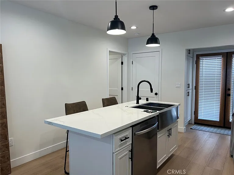 124 Lyndon St — Photo 4