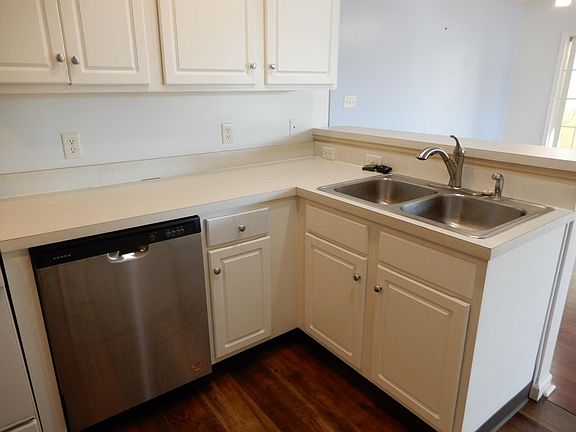 5th image of 16 Highmeadow Dr