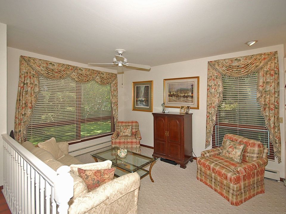 Sunken Family with 2 6FT. Windows