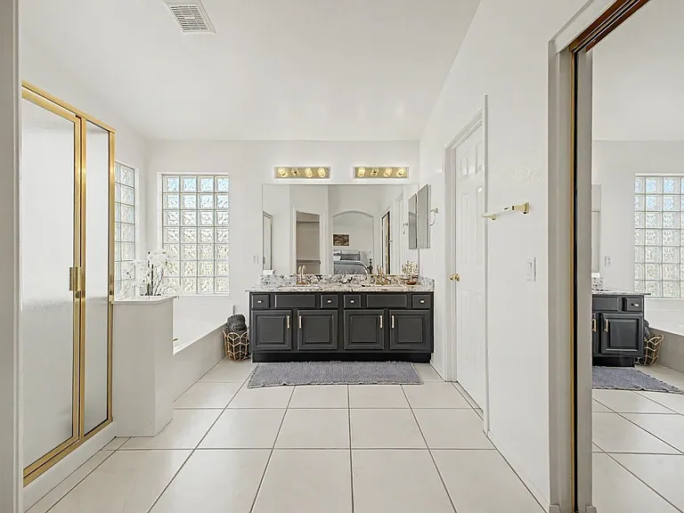 7464 W Potter Dr — Photo 13